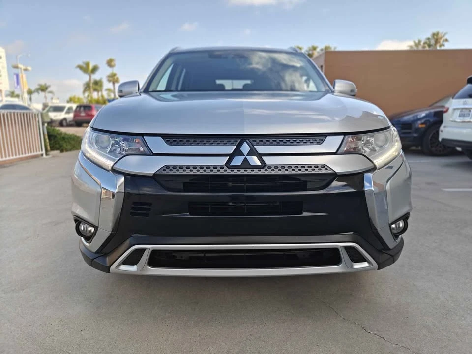 2020 Mitsubishi Outlander - Image 2 of 20