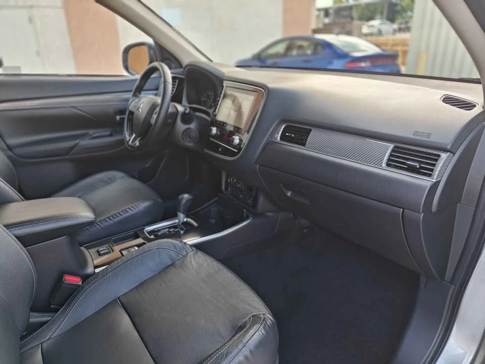 2020 Mitsubishi Outlander - Image 12 of 20
