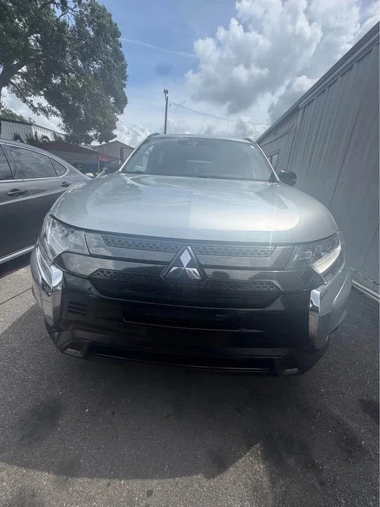 2020 Mitsubishi Outlander - Image 2 of 4