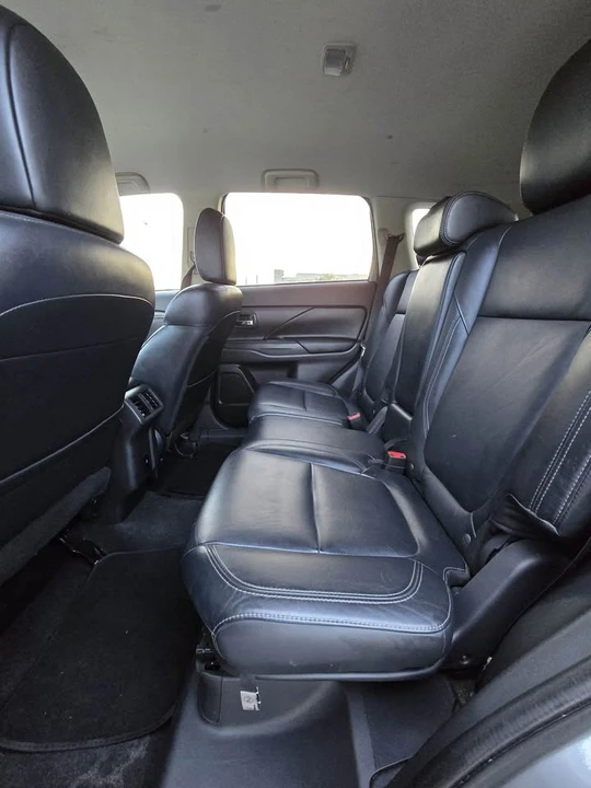 2020 Mitsubishi Outlander - Image 16 of 20