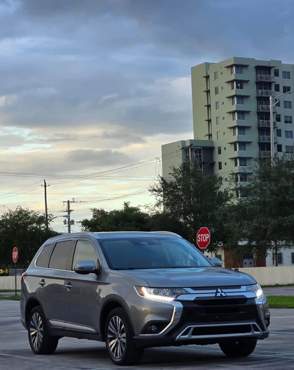 2020 Mitsubishi Outlander - Image 9 of 20