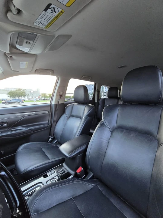 2020 Mitsubishi Outlander - Image 17 of 20