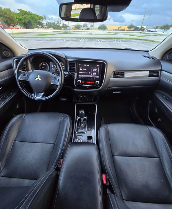 2020 Mitsubishi Outlander - Image 10 of 20