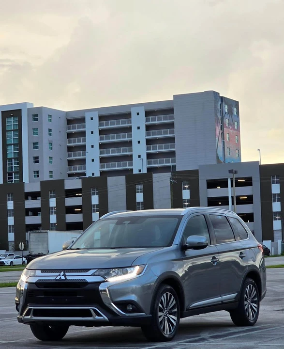 2020 Mitsubishi Outlander - Image 3 of 20