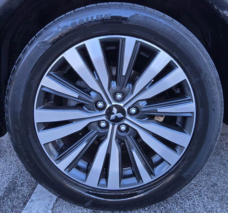 2020 Mitsubishi Outlander - Image 14 of 20