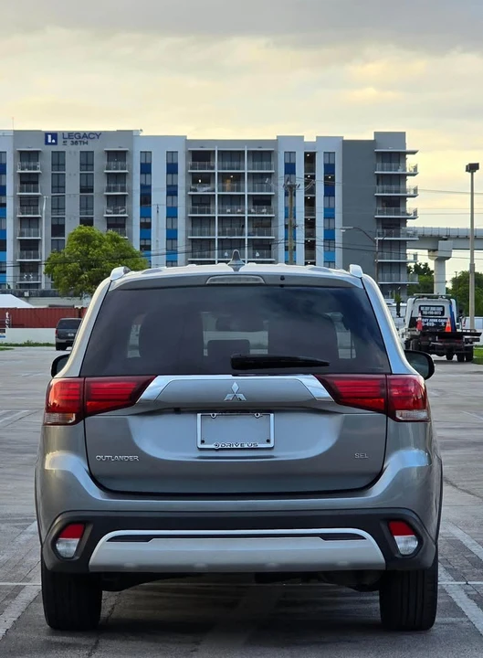 2020 Mitsubishi Outlander - Image 6 of 20