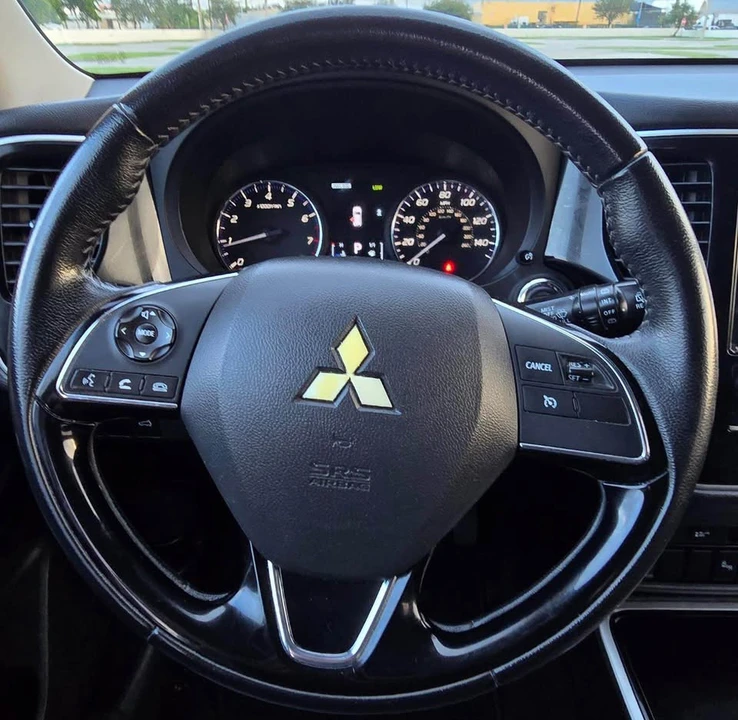 2020 Mitsubishi Outlander - Image 15 of 20