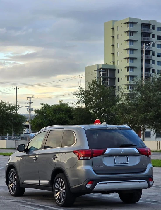 2020 Mitsubishi Outlander - Image 5 of 20