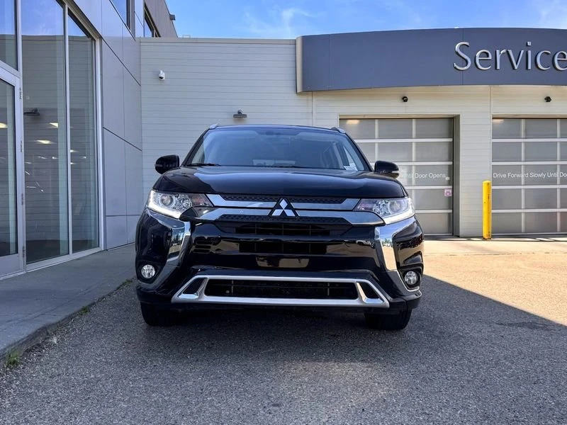 2020 Mitsubishi Outlander - Image 2 of 20