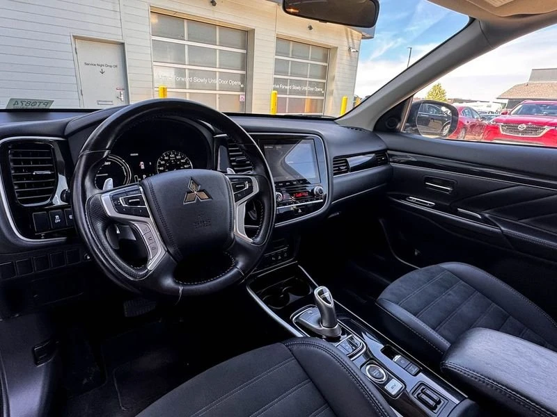 2020 Mitsubishi Outlander - Image 10 of 20