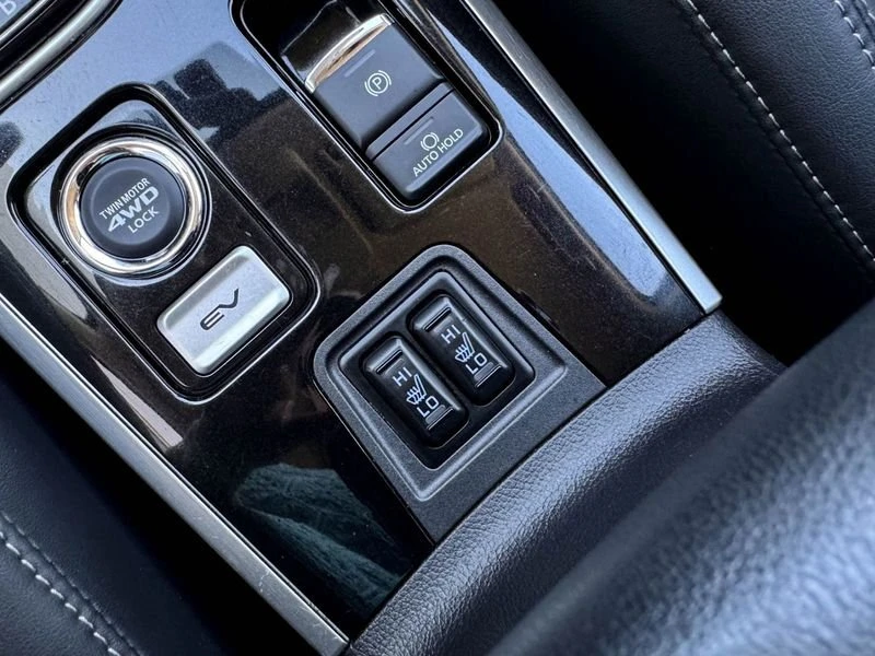 2020 Mitsubishi Outlander - Image 15 of 20