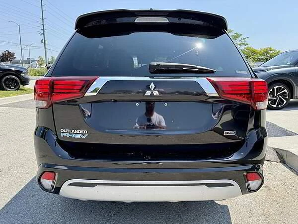 2020 Mitsubishi Outlander - Image 3 of 16