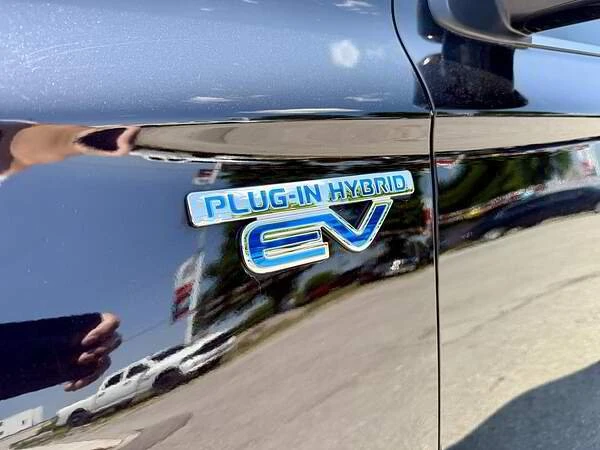 2020 Mitsubishi Outlander - Image 7 of 16