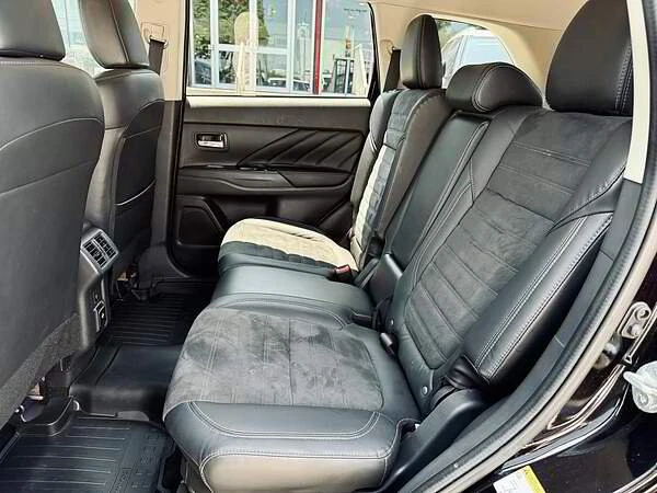2020 Mitsubishi Outlander - Image 9 of 16