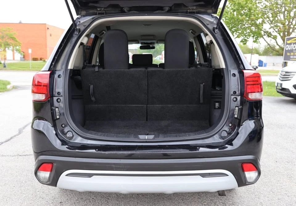2020 Mitsubishi Outlander - Image 17 of 20