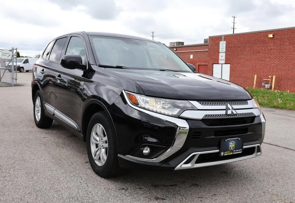 2020 Mitsubishi Outlander - Image 9 of 20