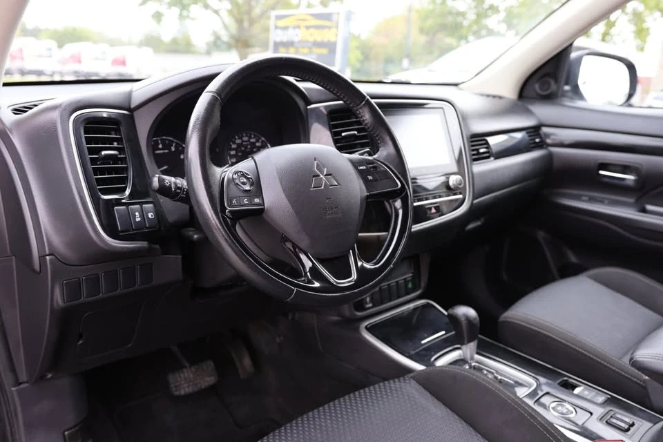 2020 Mitsubishi Outlander - Image 12 of 20