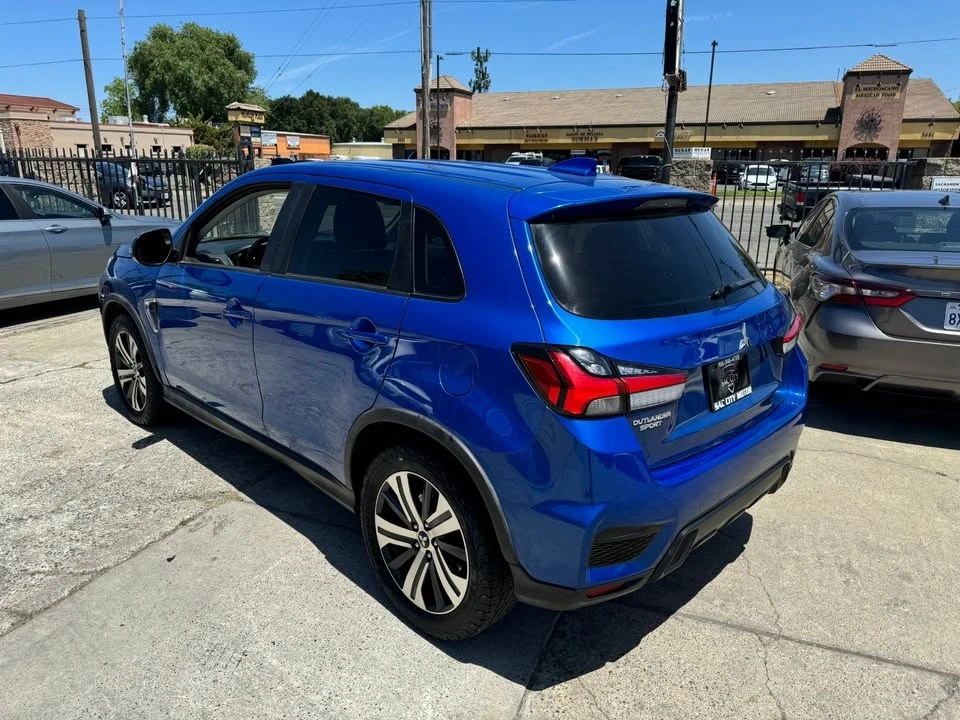 2020 Mitsubishi Outlander - Image 9 of 19