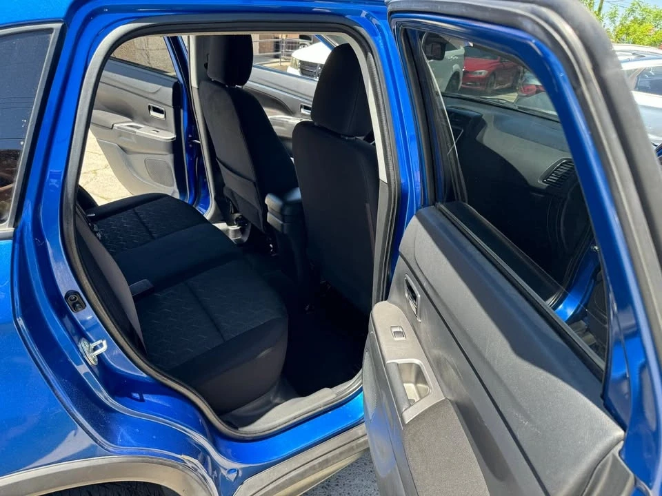 2020 Mitsubishi Outlander - Image 13 of 19