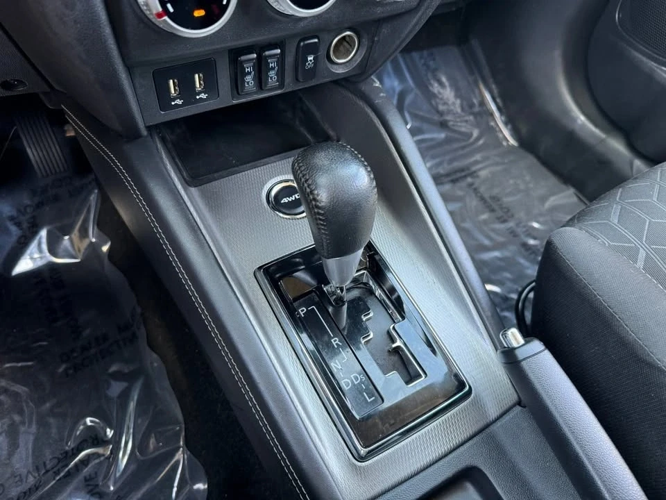 2020 Mitsubishi Outlander - Image 16 of 19