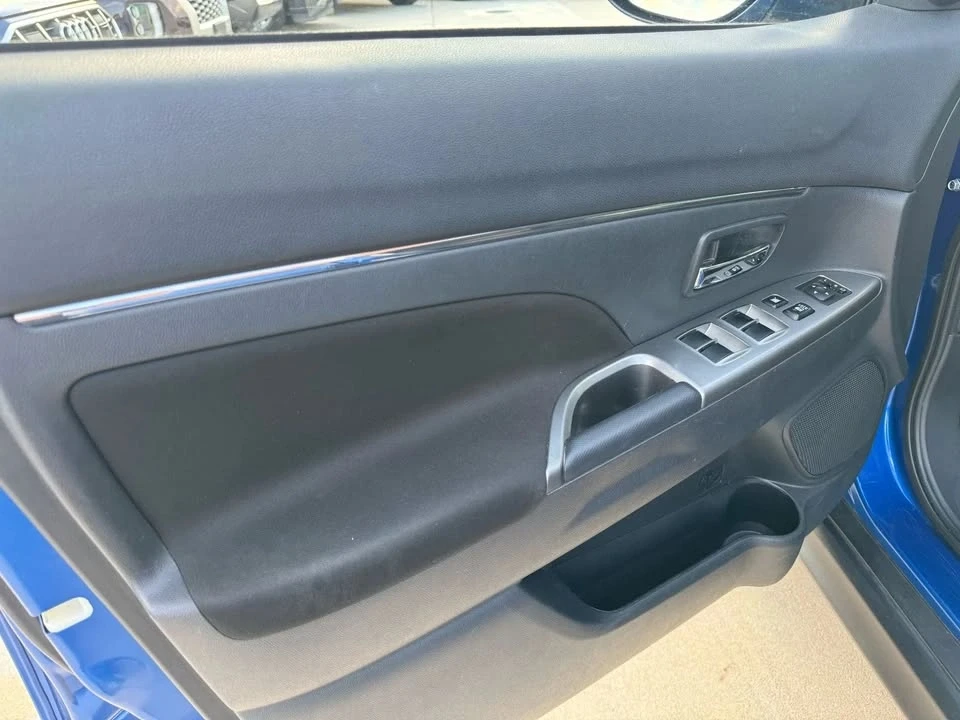 2020 Mitsubishi Outlander - Image 9 of 20