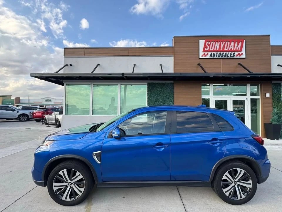 2020 Mitsubishi Outlander - Image 2 of 20