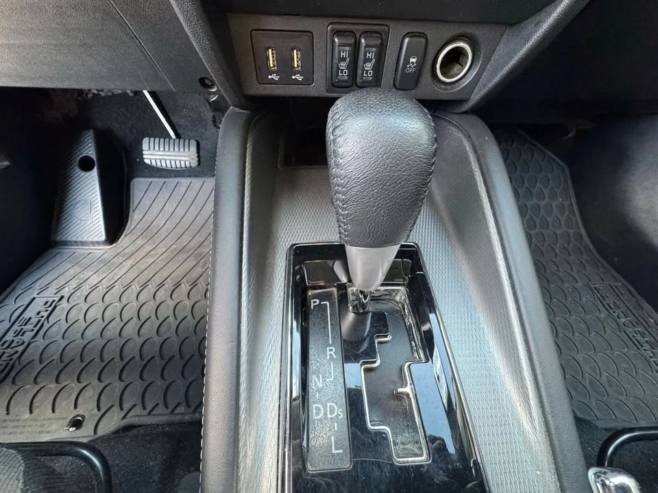 2020 Mitsubishi Outlander - Image 16 of 20