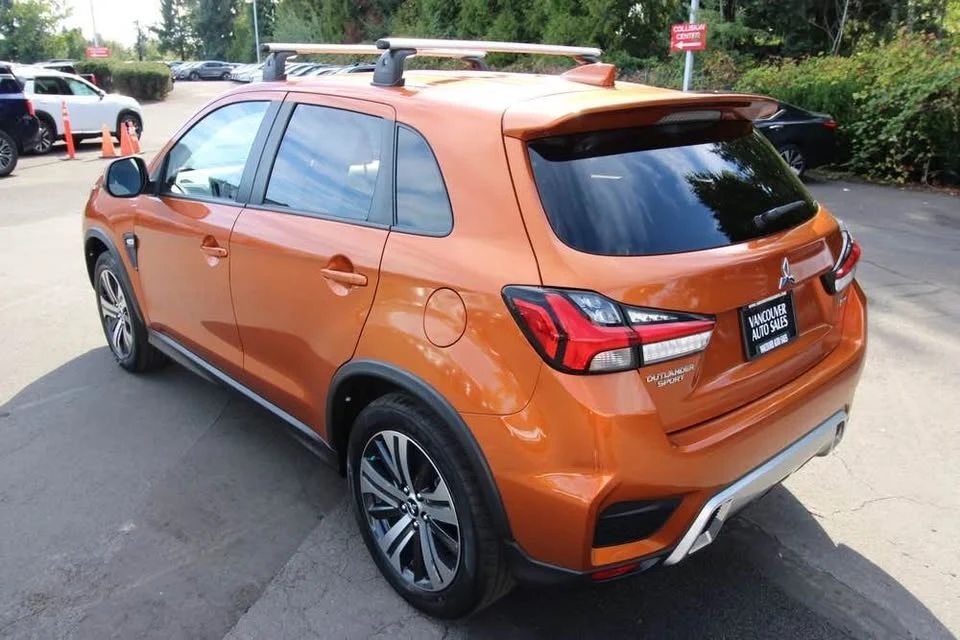 2020 Mitsubishi Outlander - Image 3 of 15