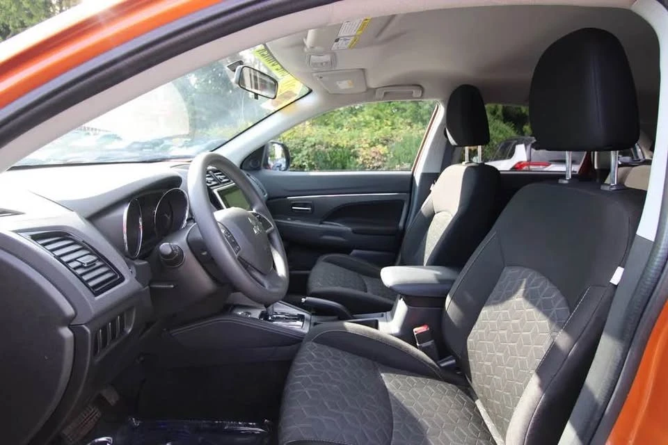 2020 Mitsubishi Outlander - Image 9 of 15
