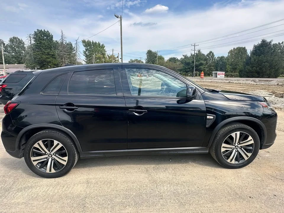 2020 Mitsubishi Outlander - Image 3 of 12