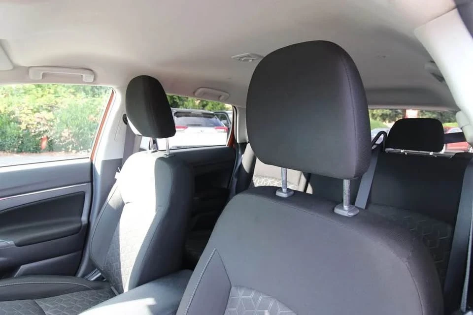 2020 Mitsubishi Outlander - Image 13 of 15