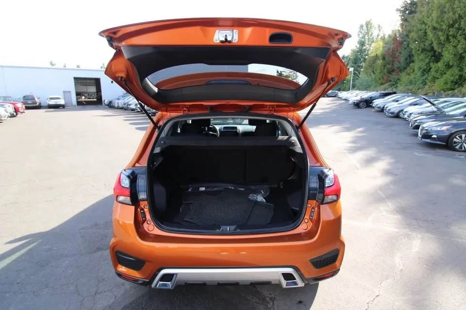 2020 Mitsubishi Outlander - Image 15 of 15