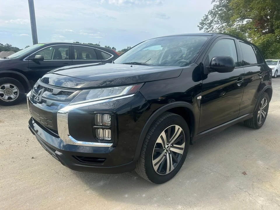 2020 Mitsubishi Outlander - Image 2 of 12