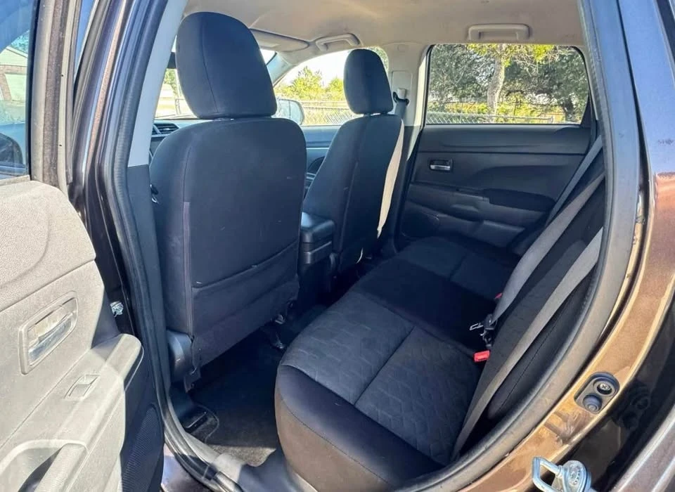 2020 Mitsubishi Outlander - Image 8 of 9