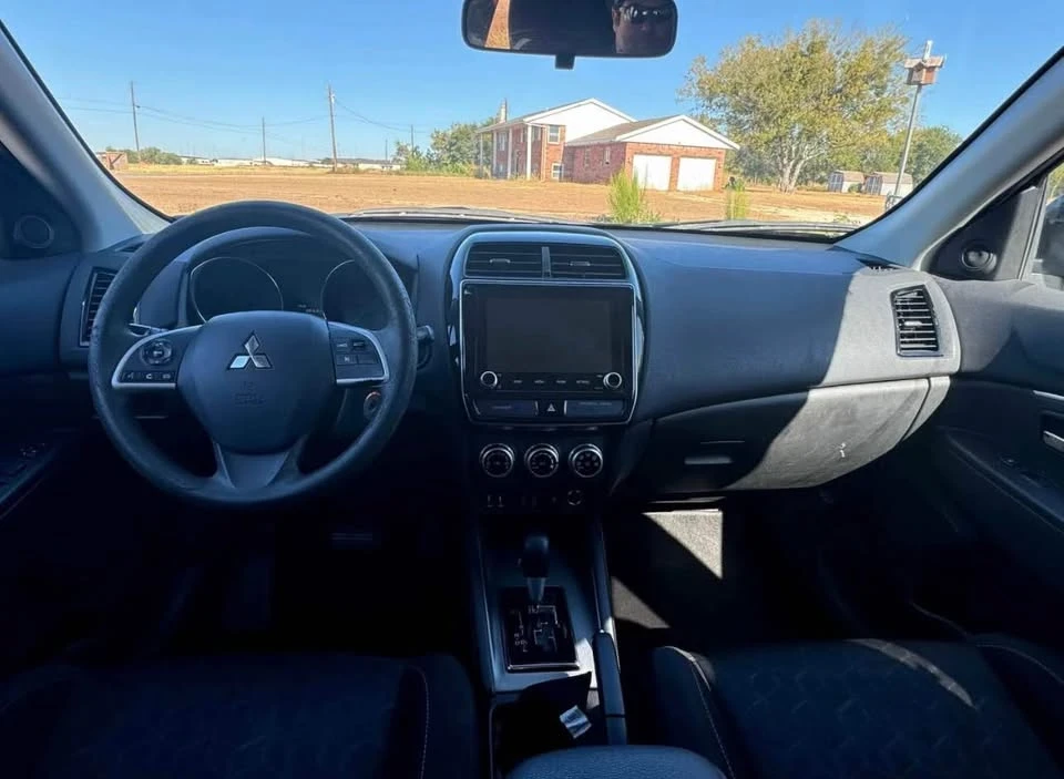 2020 Mitsubishi Outlander - Image 5 of 9