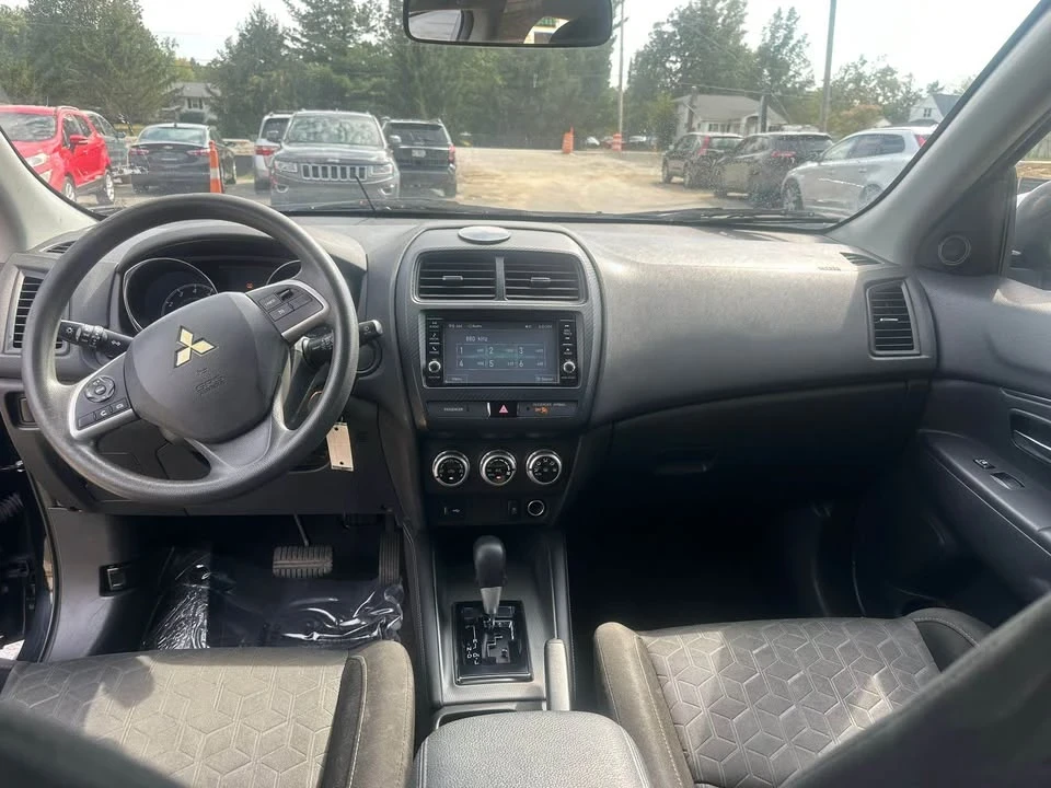 2020 Mitsubishi Outlander - Image 9 of 12