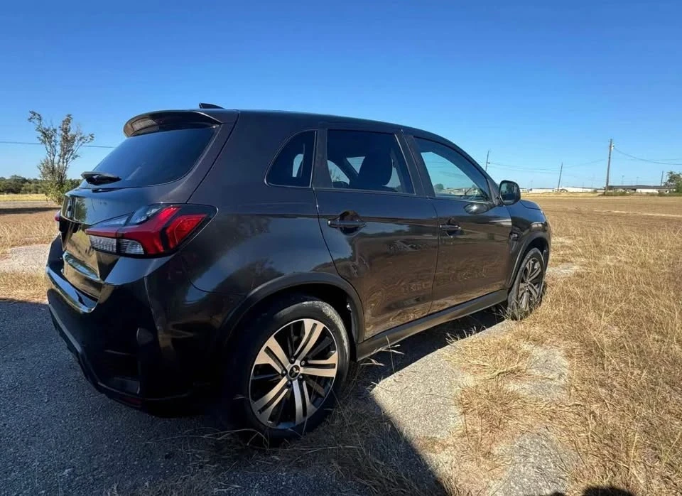 2020 Mitsubishi Outlander - Image 4 of 9
