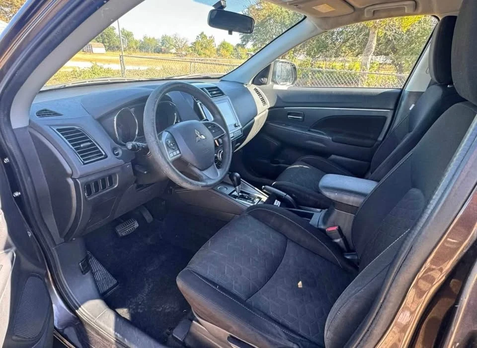 2020 Mitsubishi Outlander - Image 6 of 9