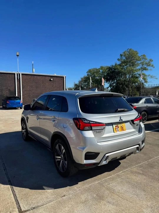 2020 Mitsubishi Outlander - Image 9 of 10