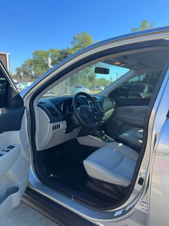 2020 Mitsubishi Outlander - Image 6 of 10