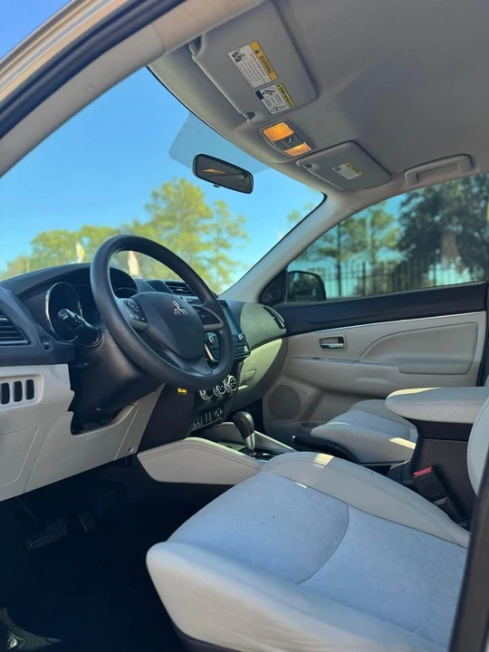 2020 Mitsubishi Outlander - Image 7 of 10