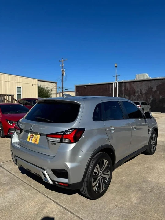 2020 Mitsubishi Outlander - Image 3 of 10