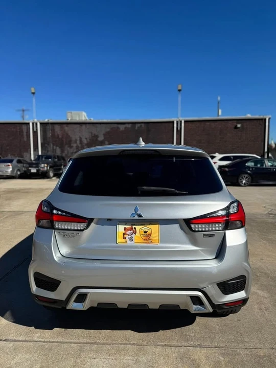 2020 Mitsubishi Outlander - Image 5 of 10
