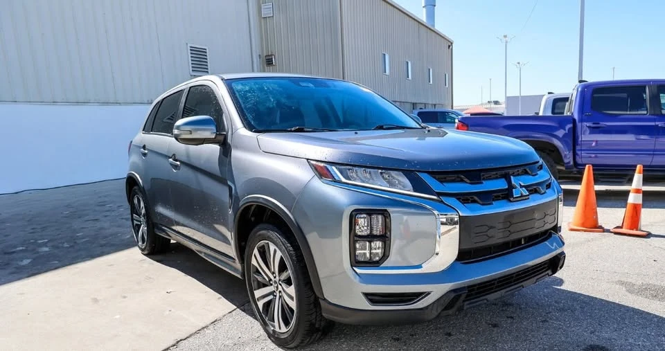 2020 Mitsubishi Outlander - Image 3 of 6