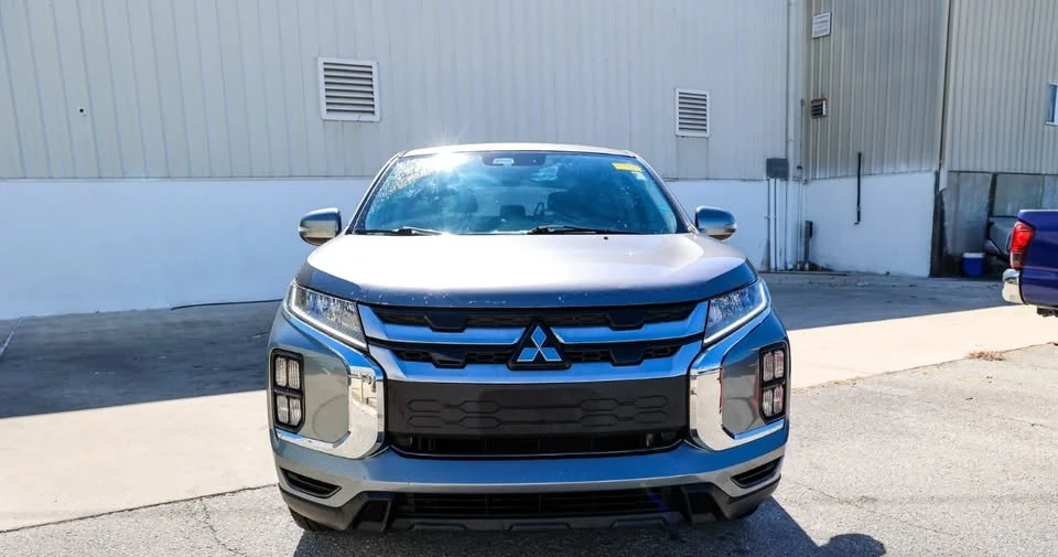 2020 Mitsubishi Outlander - Image 2 of 6