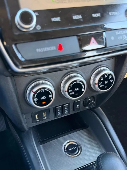 2020 Mitsubishi Outlander - Image 11 of 14