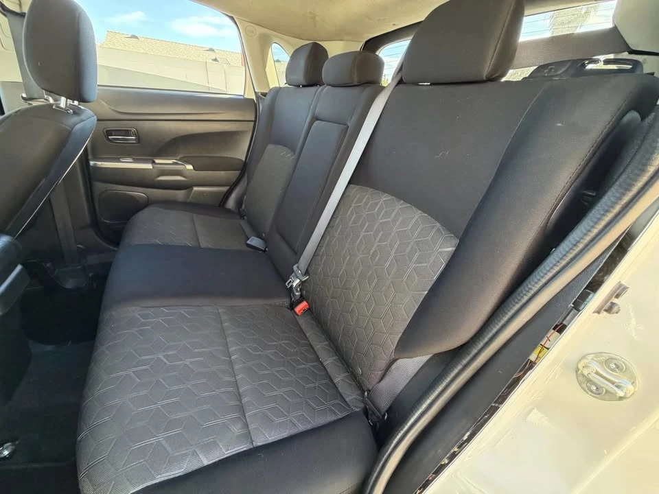 2020 Mitsubishi Outlander - Image 5 of 14