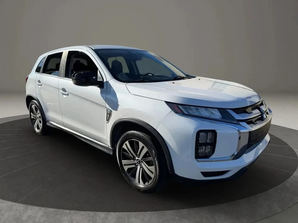 2020 Mitsubishi Outlander - Image 2 of 14