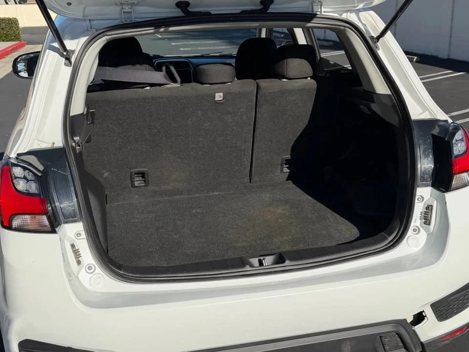 2020 Mitsubishi Outlander - Image 6 of 14