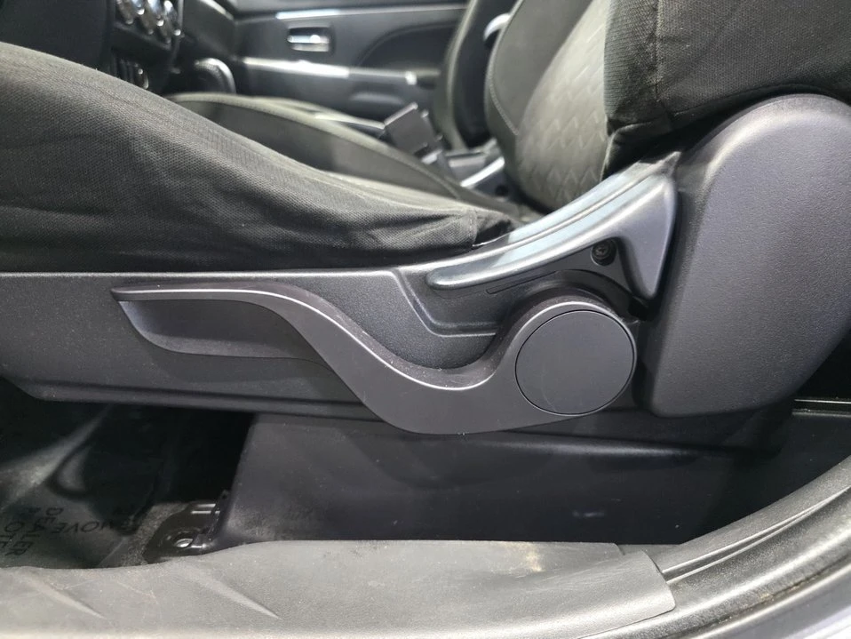 2020 Mitsubishi Outlander - Image 17 of 19
